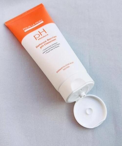 POUR LA PEAU Defence Barrier pH Cleanser 120ml