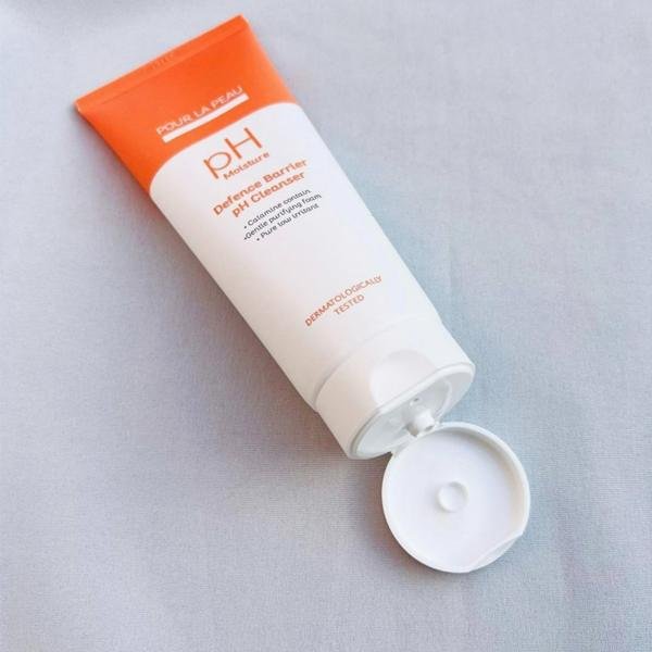 POUR LA PEAU Defence Barrier pH Cleanser 120ml